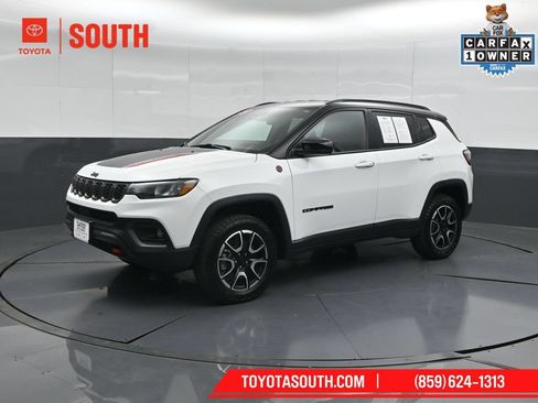 Used 2024 Jeep Compass Trailhawk AWD/4WD image 6