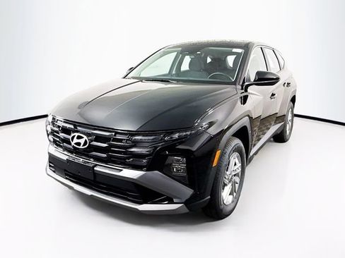 Certified 2025 Hyundai Tucson SE image 4