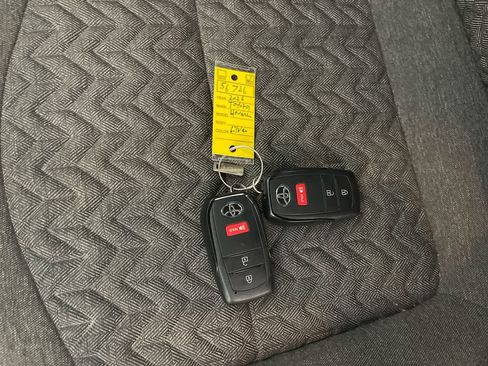 Used 2023 Chevrolet Equinox LT w/ Driver Convenience Package AWD/4WD image 26