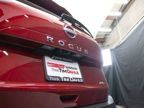 Used 2023 Nissan Rogue S image 13