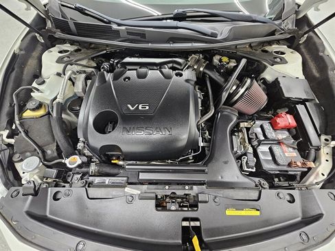 Used 2018 Nissan Maxima SR w/ Interior Lighting Package image 9