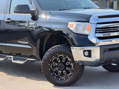 Used 2017 Toyota Tundra SR5 AWD/4WD image 3
