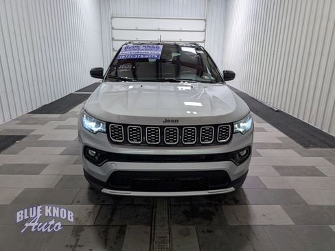 Used 2025 Jeep Compass Limited AWD/4WD image 6