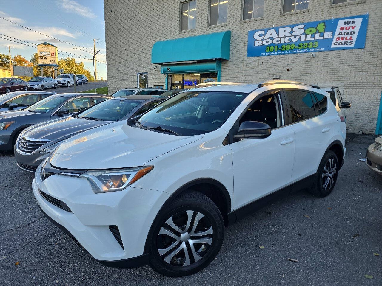 Used 2016 Toyota RAV4 LE AWD/4WD image 4