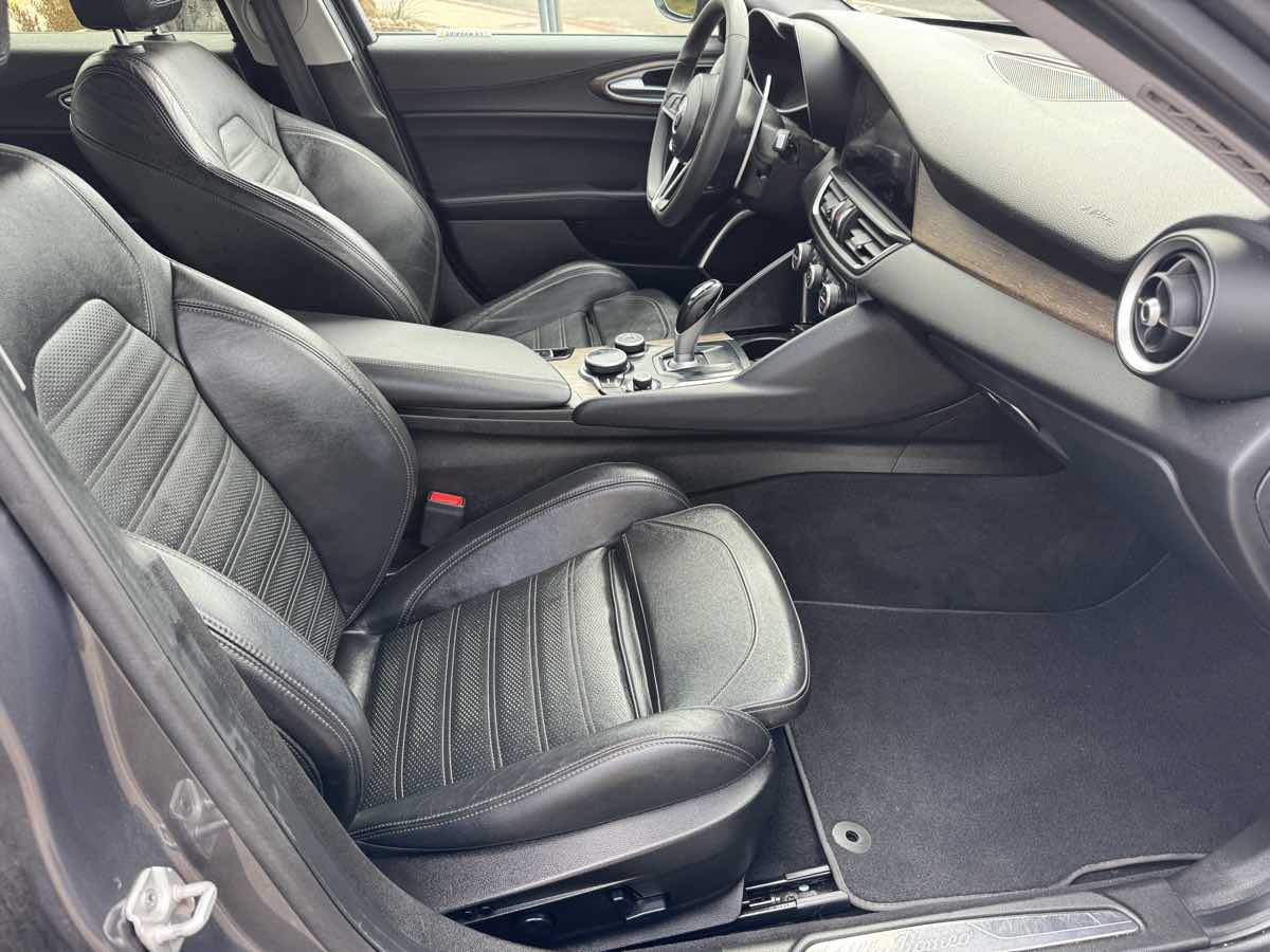 Used 2017 Alfa Romeo Giulia Ti w/ TI 18" Sport Package AWD/4WD image 14