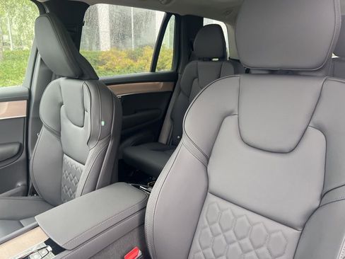 New 2026 Volvo XC90 B6 Plus w/ Protection Package Premier AWD/4WD image 15