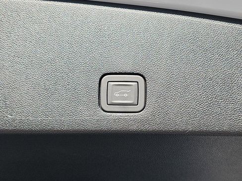 Used 2025 Cadillac XT6 Premium Luxury w/ LPO, Floor Liner Package image 15