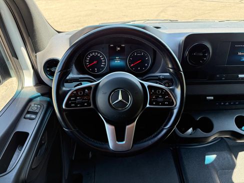 Used 2022 Mercedes-Benz Sprinter 2500 image 17