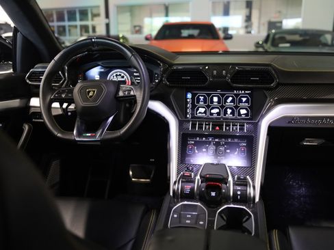 Used 2019 Lamborghini Urus AWD/4WD image 35
