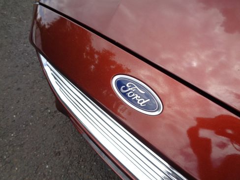 Used 2015 Ford Fusion SE image 9