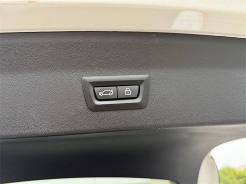 Used 2023 BMW X4 xDrive30i image 10