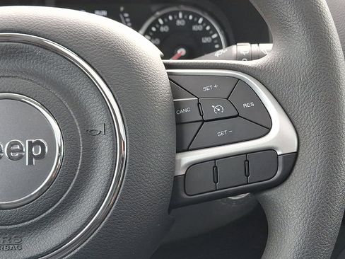 Used 2023 Jeep Renegade Latitude w/ Sun & Fun Group image 22