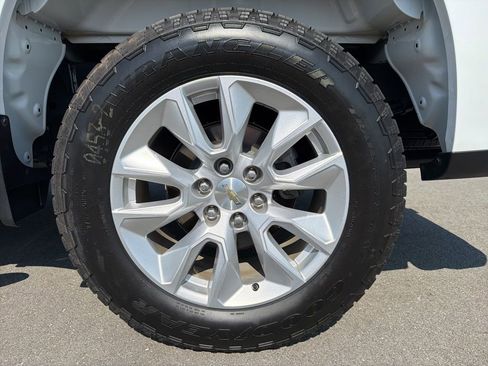 Used 2020 Chevrolet Silverado 1500 Custom w/ Custom Value Package AWD/4WD image 13