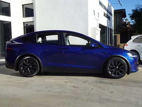 Used 2023 Tesla Model X image 10