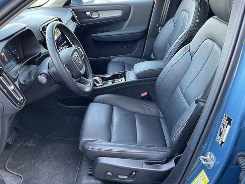 Certified 2025 Volvo XC40 B5 Plus AWD/4WD image 14