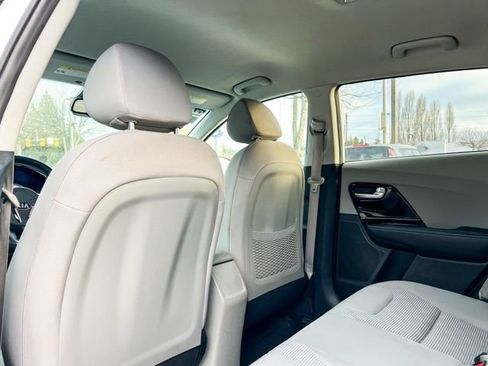 Used 2020 Kia Niro LXS image 33