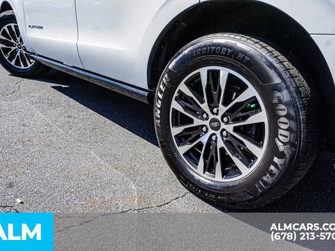 Used 2025 Ford Expedition Platinum AWD/4WD image 16