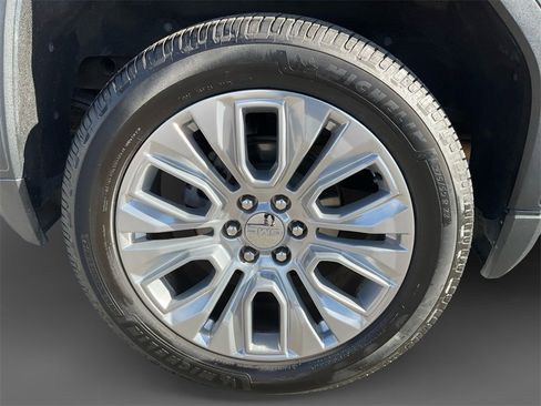 Used 2021 GMC Sierra 1500 Denali w/ Denali Ultimate Package image 10
