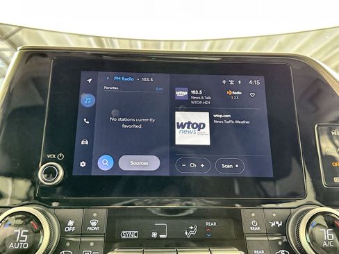 Used 2024 Toyota Highlander LE image 18