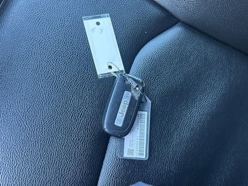 Used 2024 Jeep Compass Limited image 41