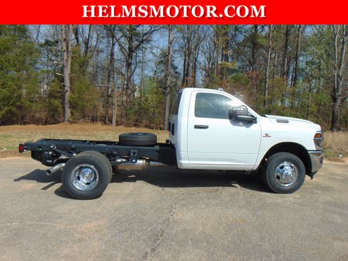 New 2026 RAM 3500 Tradesman AWD/4WD image 10