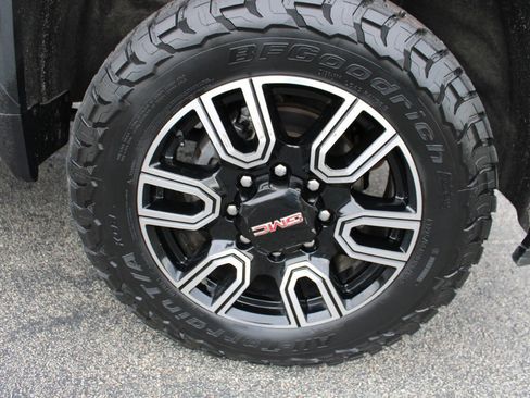 Used 2021 GMC Sierra 2500 AT4 w/ AT4 Premium Plus Package AWD/4WD image 21