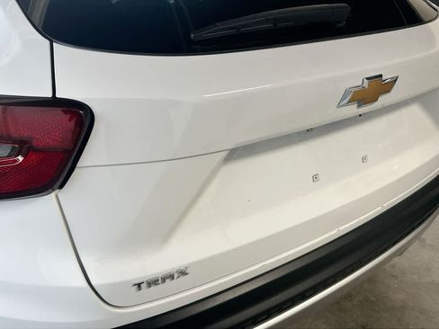 Used 2025 Chevrolet Trax LT w/ LT Convenience Package FWD image 10
