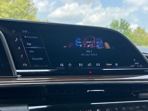 Certified 2024 Cadillac Escalade ESV Premium Luxury Platinum AWD/4WD image 37