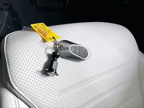Used 2023 Mercedes-Benz GLC 300 4MATIC image 15