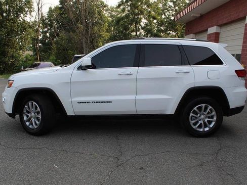 Used 2021 Jeep Grand Cherokee Laredo AWD/4WD image 2