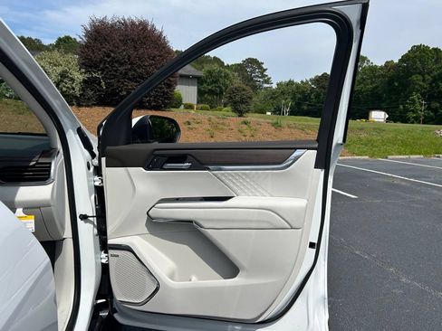 New 2026 GMC Acadia Denali w/ Super Cruise Package FWD image 61