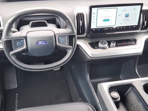 Used 2025 Ford Expedition Max Platinum AWD/4WD image 29
