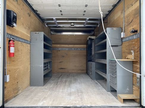 Used 2006 Ford F550 2WD Regular Cab Super Duty image 33