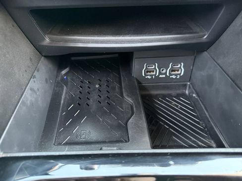 Used 2025 Chrysler Pacifica Limited FWD image 35