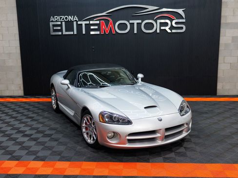Used 2004 Dodge Viper SRT-10 image 4