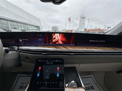 Certified 2025 Cadillac Escalade Sport Platinum w/ LPO, Floor Liner Package image 58