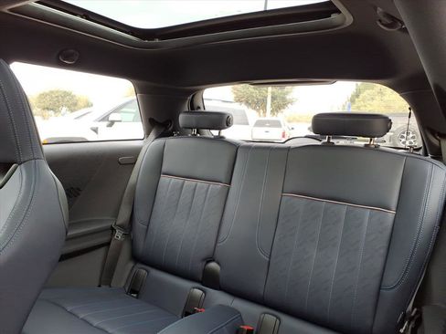 Used 2025 MINI Cooper 2-Door Hardtop image 15