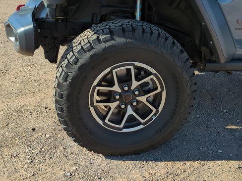 Used 2024 Jeep Wrangler Unlimited Rubicon w/ Convenience Group image 10