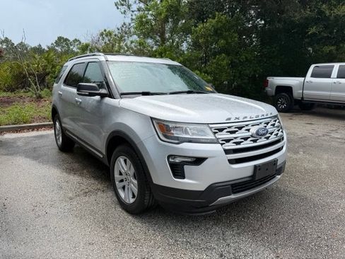 Used 2019 Ford Explorer XLT w/ Equipment Group 201A AWD/4WD image 2