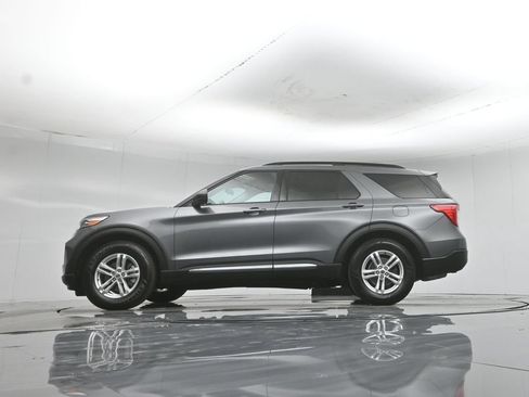 Certified 2021 Ford Explorer XLT RWD image 57