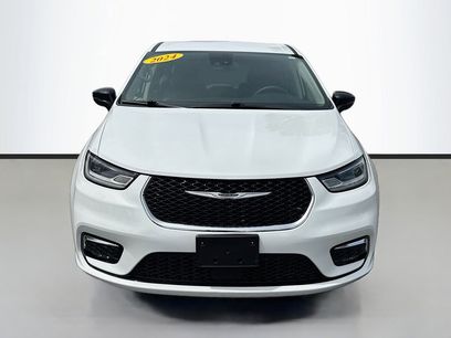 Used 2024 Chrysler Pacifica Touring-L