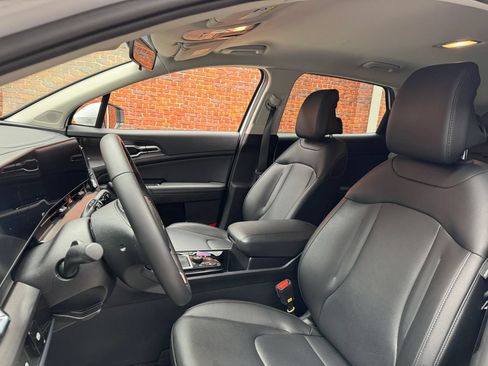 Used 2025 Kia Sportage EX FWD image 23