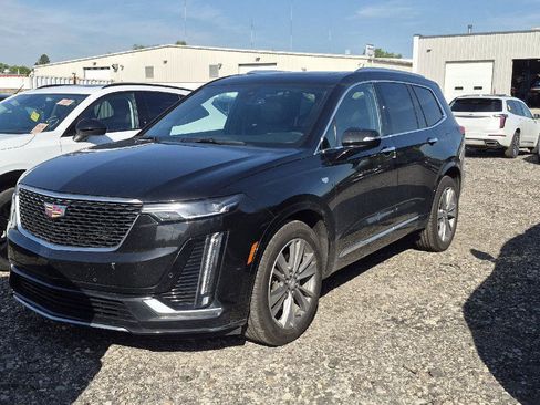 Used 2024 Cadillac XT6 Premium Luxury FWD image 2