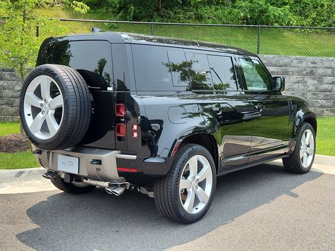 New 2025 Land Rover Defender 110 X-Dynamic SE image 2