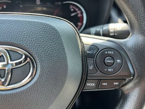Used 2025 Toyota RAV4 XLE FWD image 25