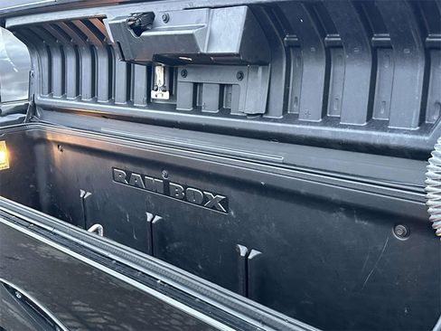 Used 2017 RAM 1500 Limited image 12