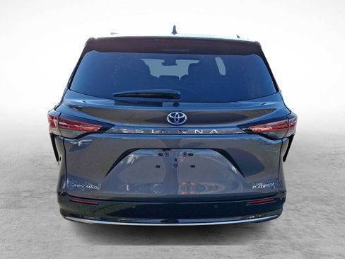 Used 2025 Toyota Sienna Platinum AWD/4WD image 5