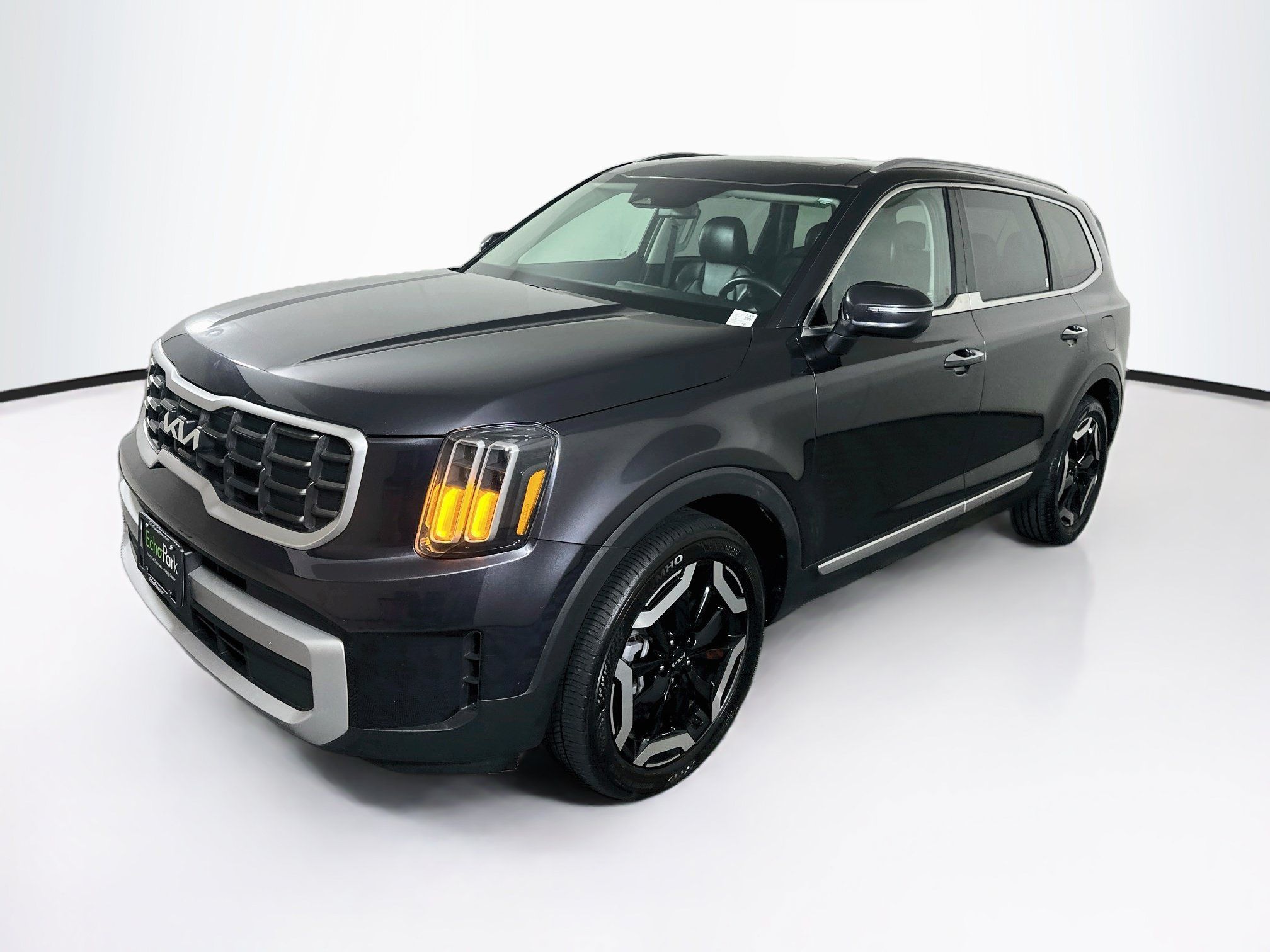 Used 2025 Kia Telluride S FWD image 3