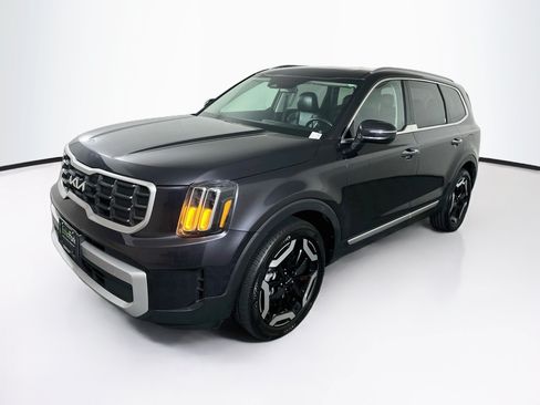 Used 2025 Kia Telluride S FWD image 3