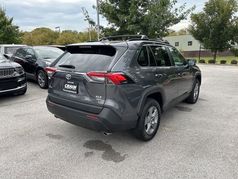 Used 2022 Toyota RAV4 XLE w/ Convenience Package image 3